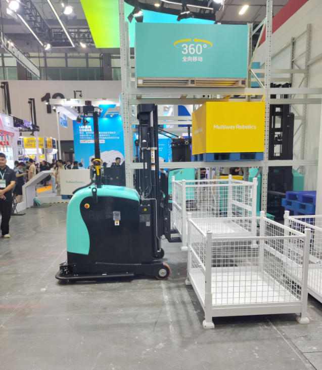 visit-2026-international-logistics-exhibition-ea-energy-empowers-low-altitude-economy-intelligent-robot-smart-logistics-with-custom-ea-battery_08.jpg