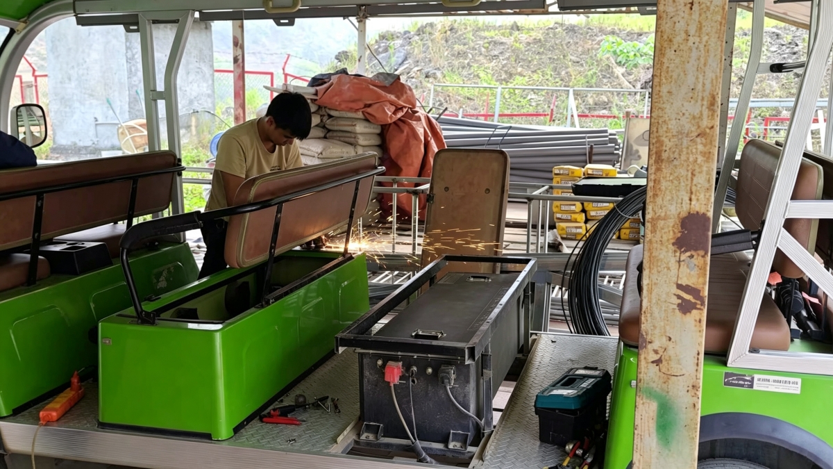 zero-sheet-metal-battery-compartment-adaptation.jpg